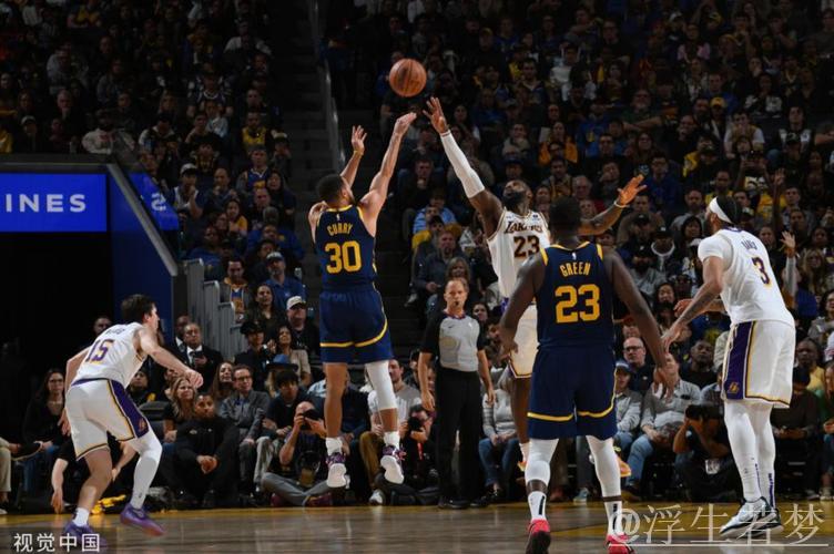 勇士湖人对决:库里4月4日常规赛精彩表现 勇士湖人对决:库里4月4日常规赛精彩表现